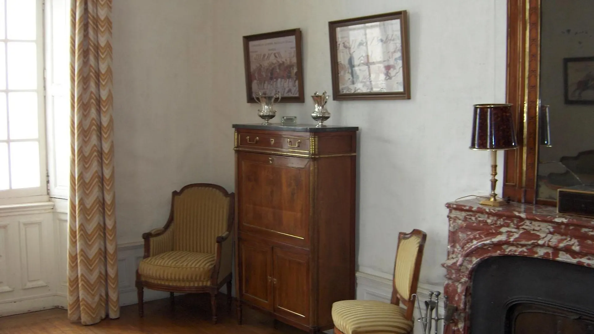 Chateau De Joyeux - Chambres D'Hotes