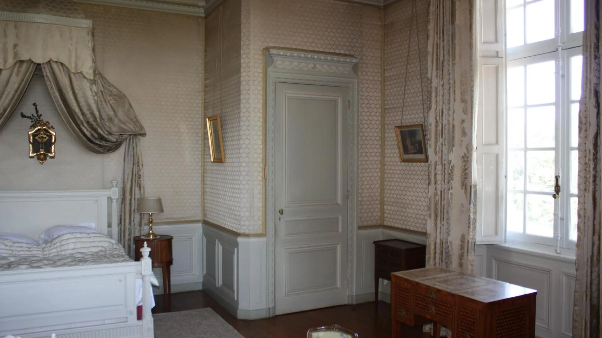 Chateau De Joyeux - Chambres D'Hotes